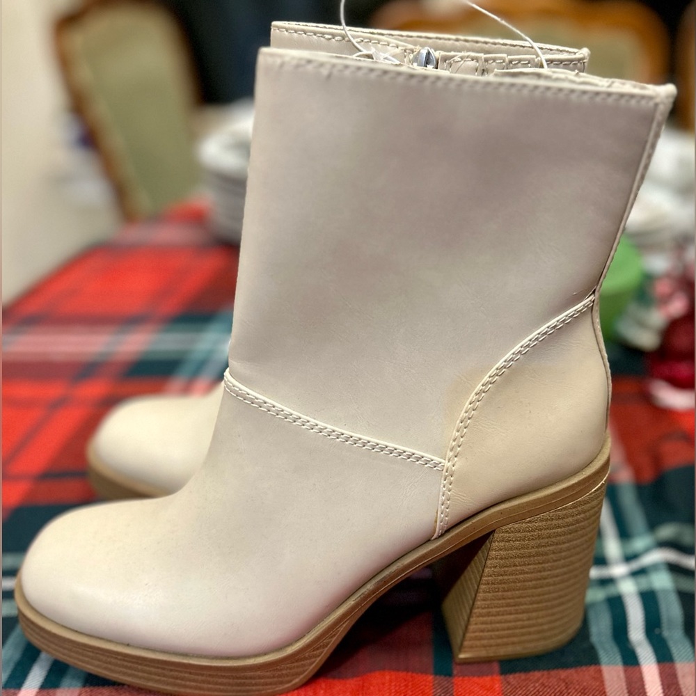 Universal Thread Cream Faux Leather Platform Memory Foam Zip Booties, Sz 10